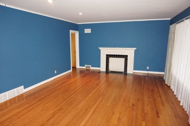 Building Photo - 6513 Cantrell Rd