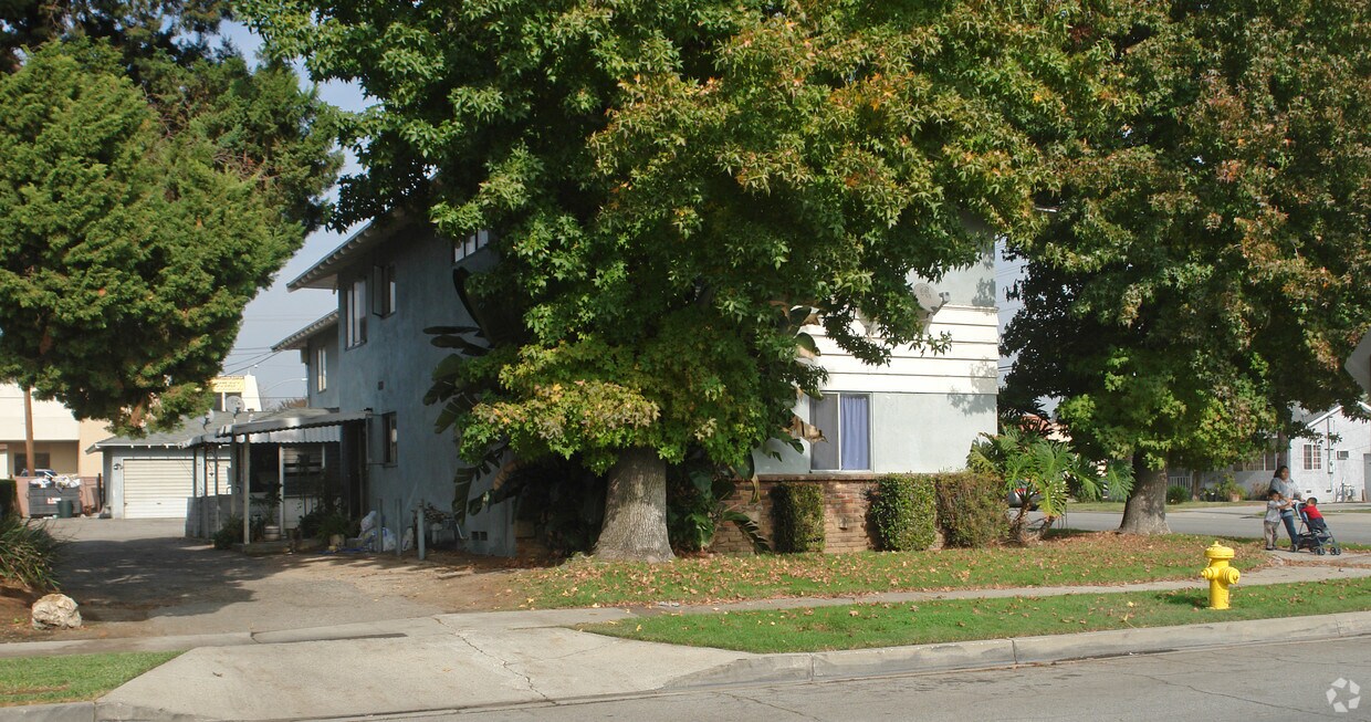 Building Photo - 137-149 S Barranca Ave