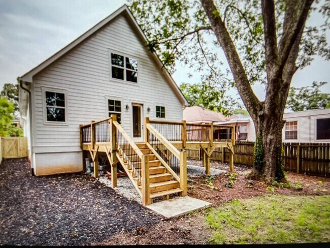 Building Photo - 1613 Rogers Ave SW