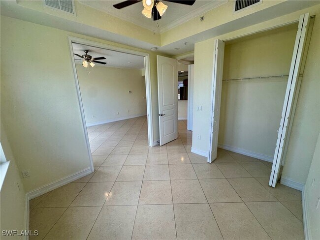 Foto del edificio - 4400 Bonita Beach Walk Dr