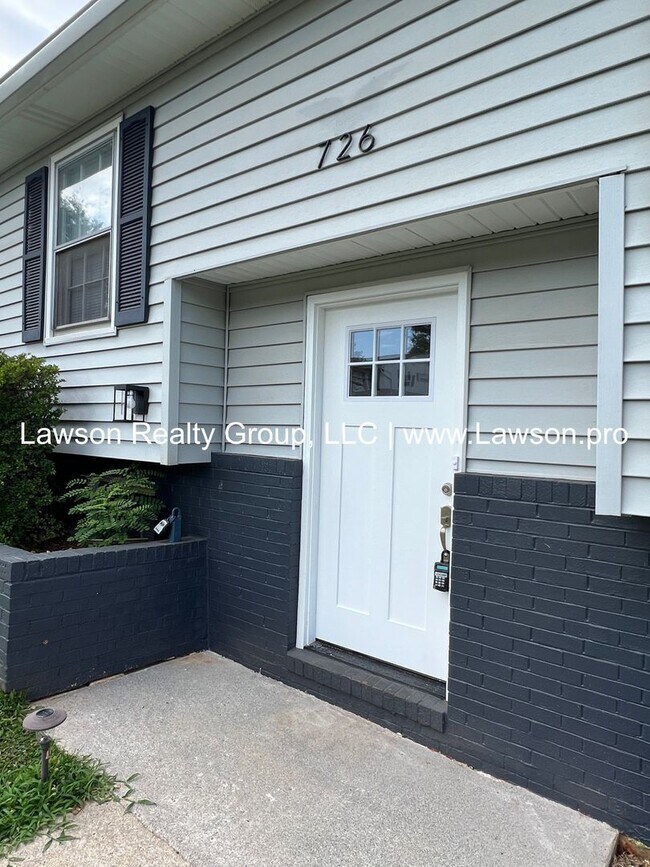 Building Photo - Five Bedroom, Updated Split Level in South...