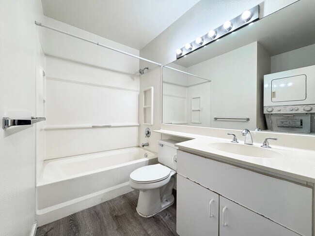 Foto del edificio - Pet Friendly Ewa Beach Condo with A/C