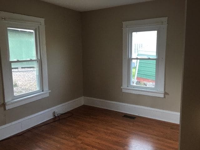 Building Photo - Nice, Renovated Cottage