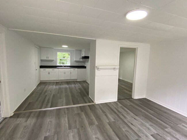 Foto del edificio - Newly remodeled home is located in Lancast...