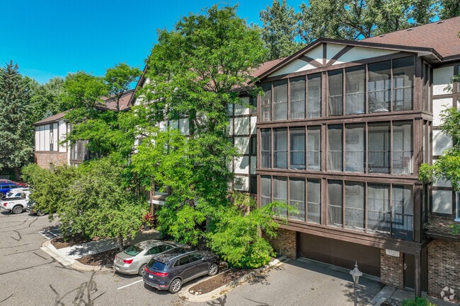 Building Photo - Valley Creek West