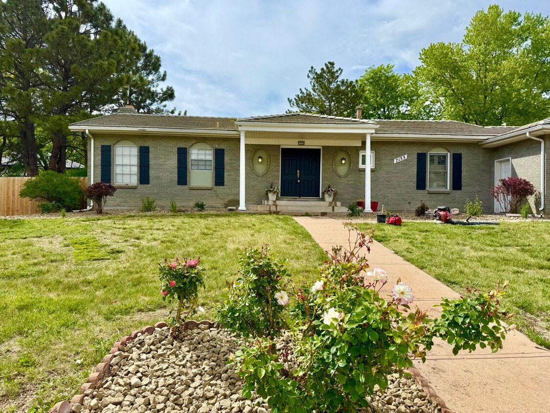 Building Photo - 7155 E Princeton Ave