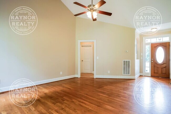 Building Photo - 90 Glen Oaks Dr