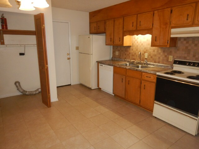 Foto del edificio - 2114 Hollyhill Rd