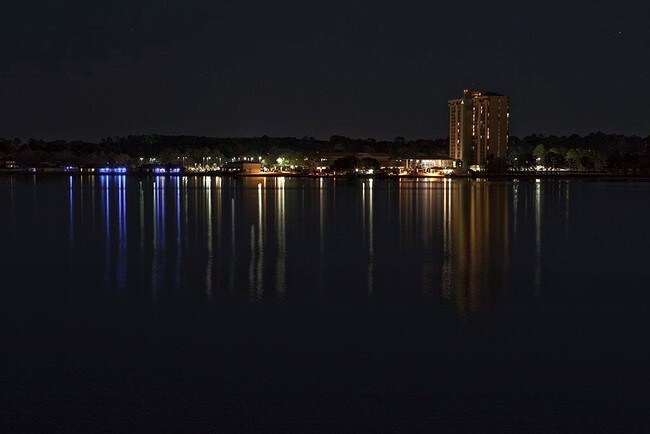 Foto del edificio - 828 Lake View Dr