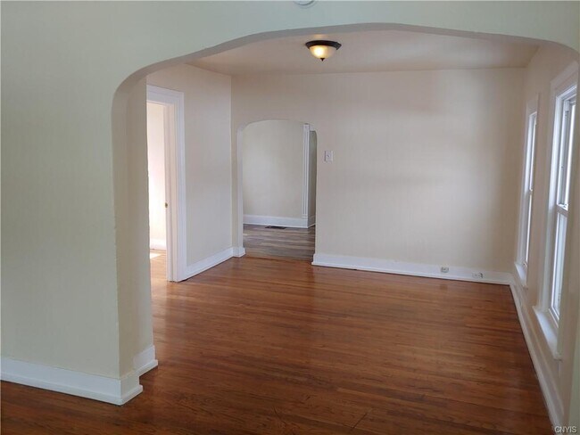 Building Photo - 106 Pattison St