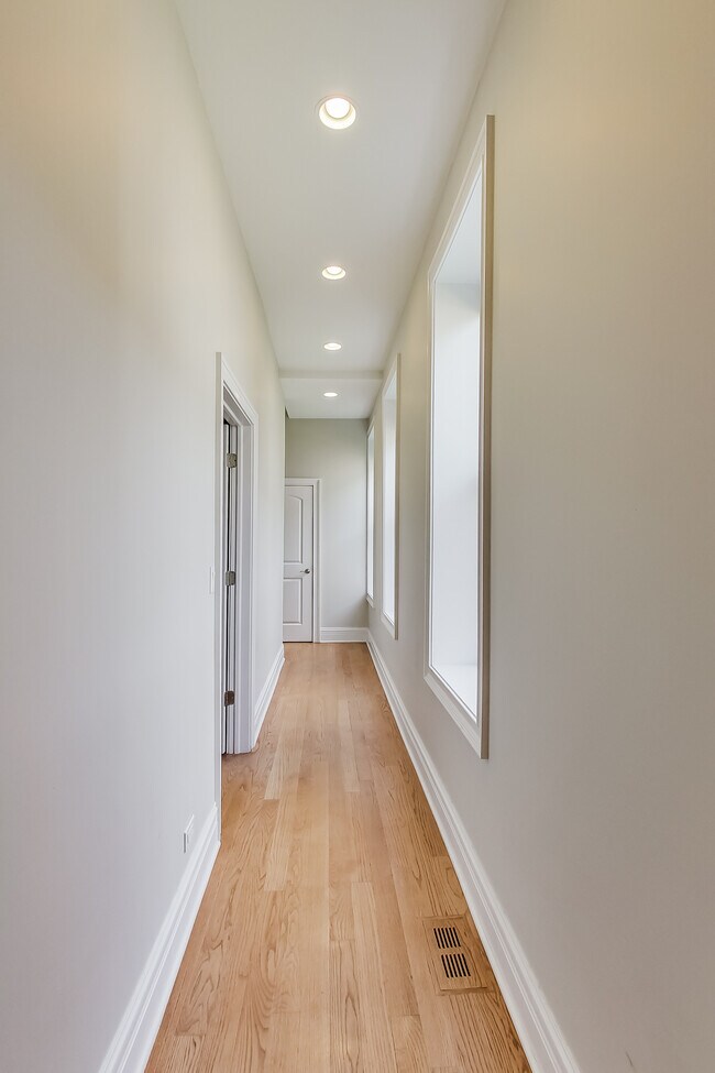 main 1st floor hallway - 717 N Elizabeth St