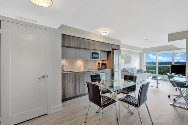 Photo du bâtiment - 585 Bloor St E