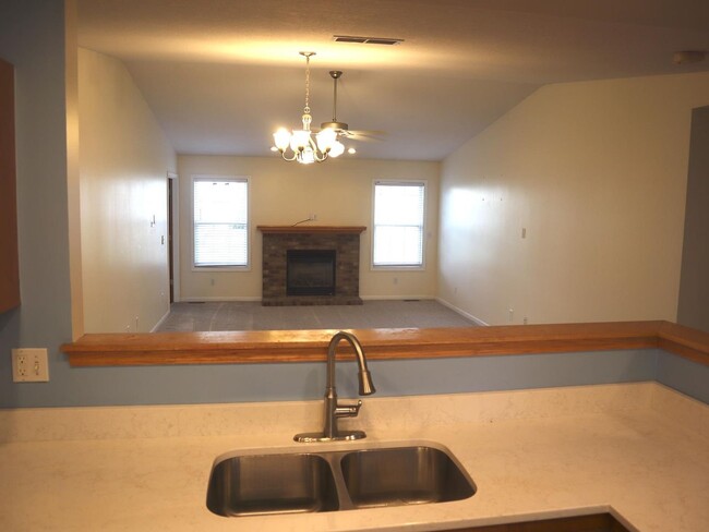 Building Photo - 604B Sunflower St