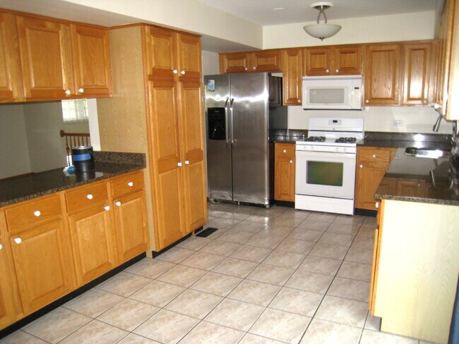 Building Photo - 125 Kenilworth Ave