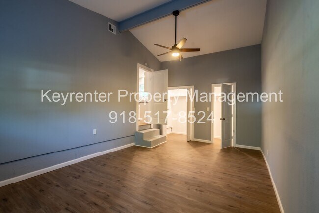Building Photo - 2470 N New Haven Ave