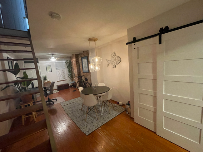Foto del edificio - 2910 Hudson St