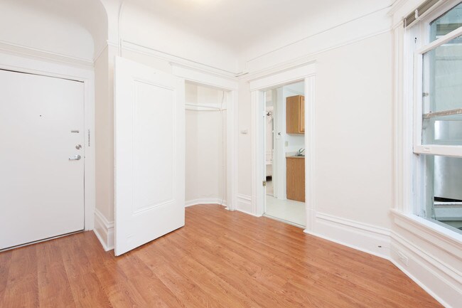 Building Photo - 1301 Leavenworth St