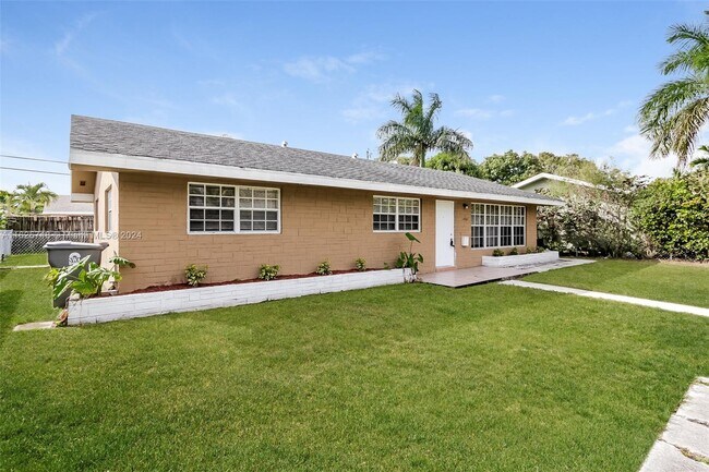 Foto del edificio - 4962 Pineaire Ln