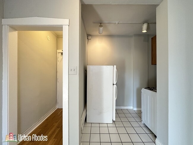 Building Photo - 515 W Melrose St