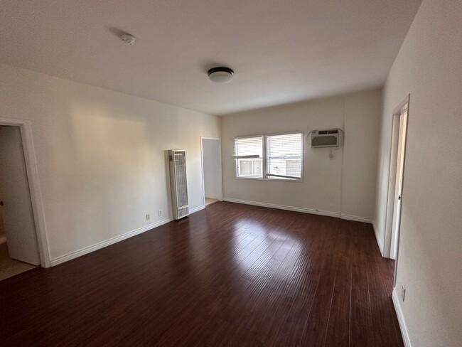 Building Photo - 1414 N Hobart Blvd