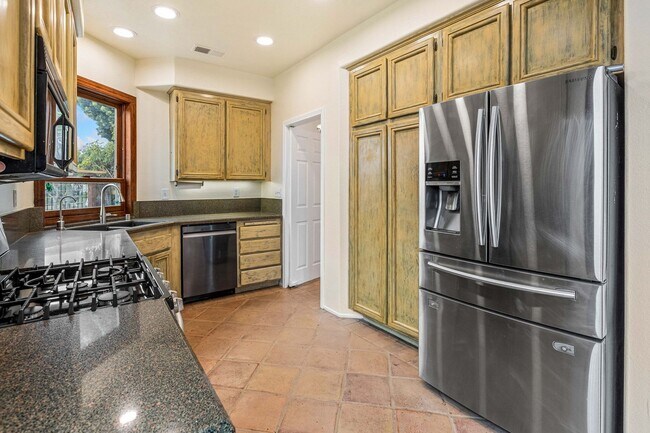 Foto del edificio - Stunning Home for Rent in Tierra Mesa, Sorrento Valley