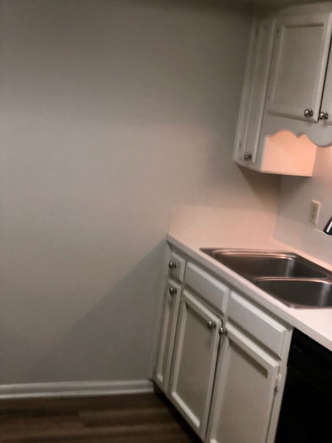 Foto del edificio - 5110 Buttercreek Lane (GPWJRW)