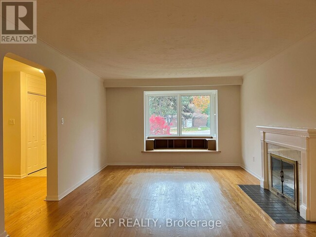 Building Photo - 61 Richbourne Ct