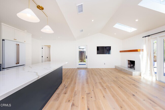 Foto del edificio - 1409 Meadowbrook Rd