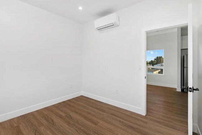 Foto del edificio - 4823 Iroquois Ave