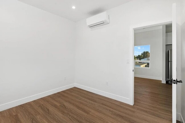 Building Photo - 4823 Iroquois Ave