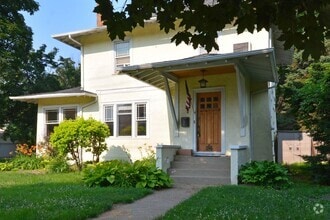 Building Photo - 165 Cretin Ave N