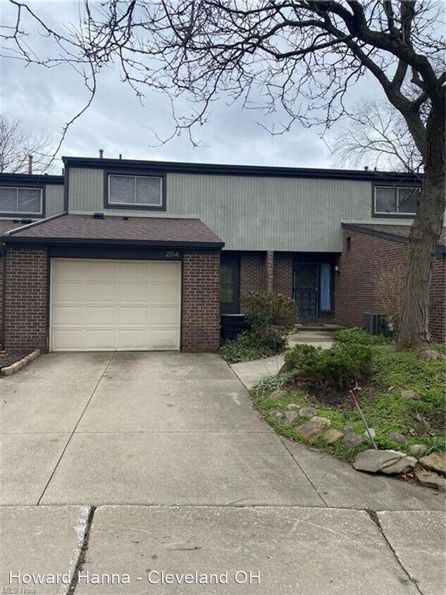 3 br, 2.5 bath House 204 St. Clair Drive House for Rent in Akron