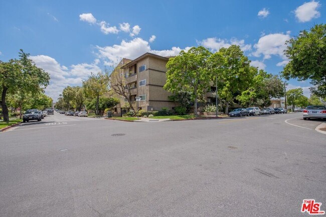 Foto del edificio - 320 E Stocker St