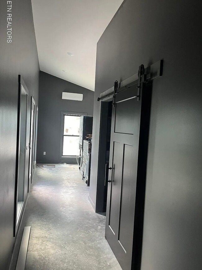 Building Photo - 102 Elmo Dr