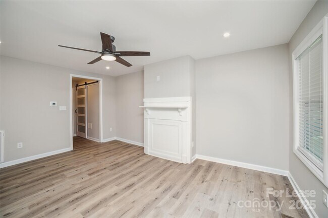 Foto del edificio - 27 Dorland Ave SW
