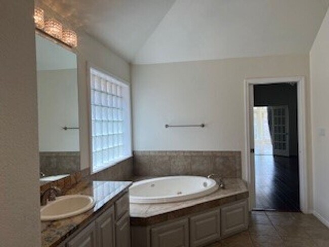 Building Photo - For Lease - 8104 San Antonio - Odessa TX
