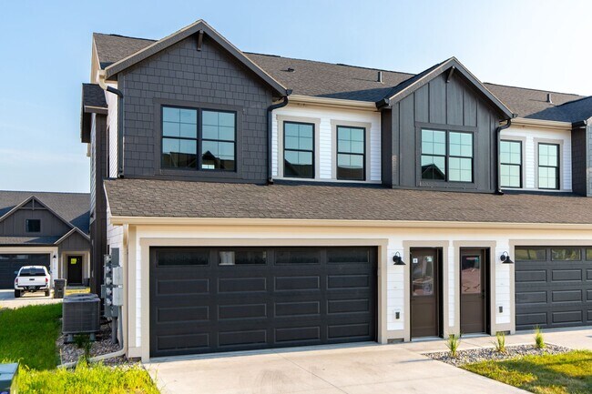 Building Photo - 2107 Aikman Dr