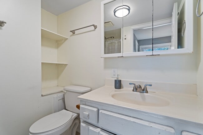 Building Photo - 414 E Lincoln St