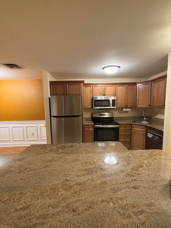 Building Photo - 100 Brookside Dr