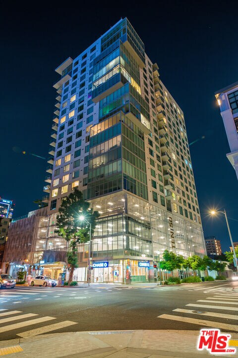 Foto principal - 1050 S Grand Ave