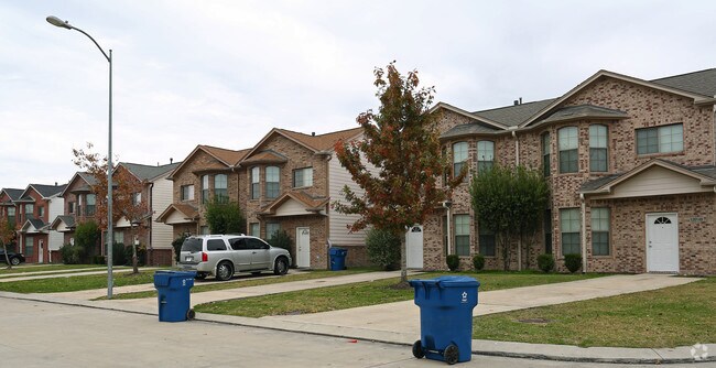 Building Photo - Champions Valley Townhomes