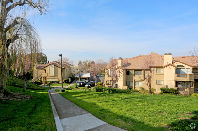 Foto del edificio - Oak Hills Apartments