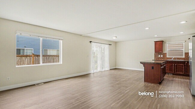 Building Photo - 13928 33rd Dr SE