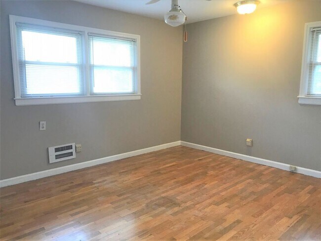 Building Photo - KINGS GRANT