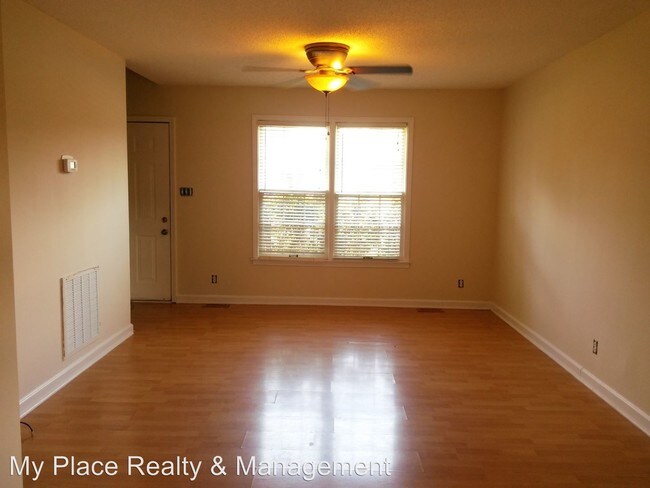 Building Photo - 560 Danielle Dr