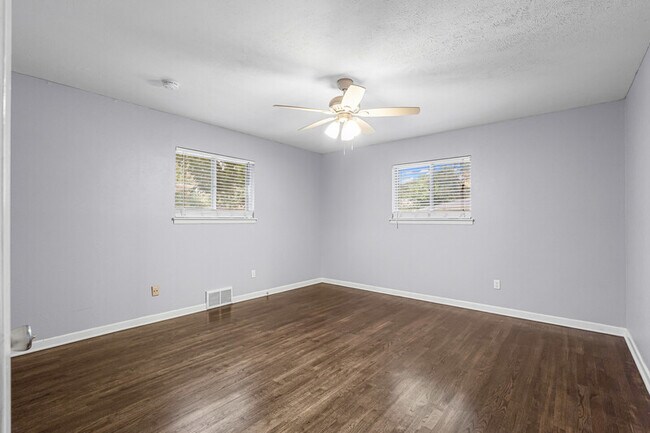 Building Photo - 3521 Jeanette Dr