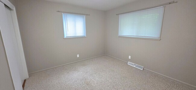 Foto del edificio - Beautiful 3 bedroom 2 bath! Southeast! $1295