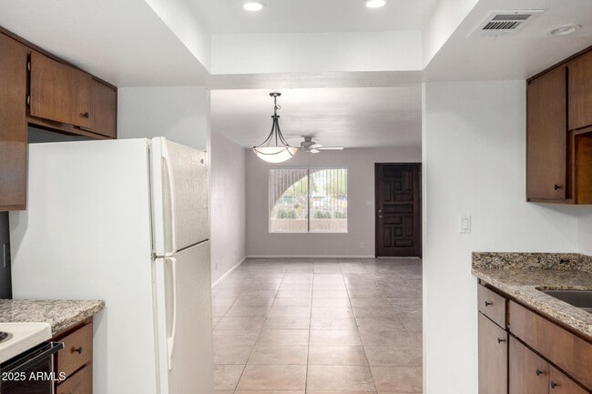 Building Photo - 1265 N La Montana Dr
