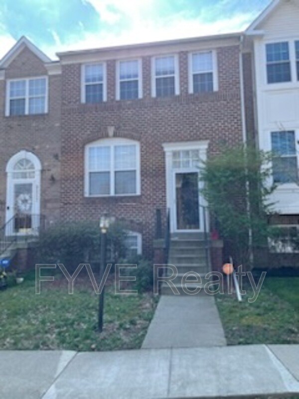 Foto del edificio - 9815 Tulip Tree Dr