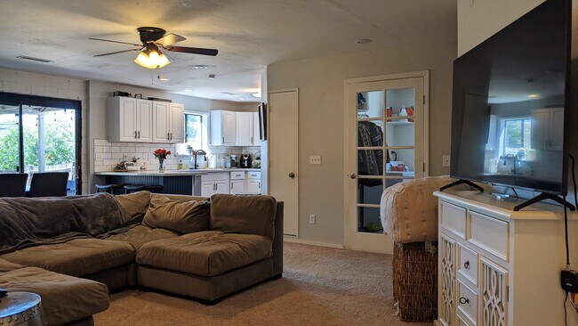 Foto del edificio - 1514 N Elaine Way